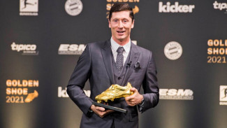 Robert Lewandowski Mengerikan, Trofi Sepatu Emas dalam Genggaman