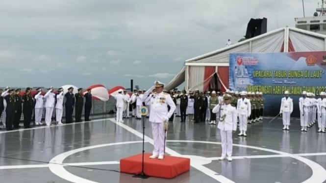 VIVA Militer: KSAL pimpin upacara Peringatan Hari Pahlawan di KRI Semarang-594