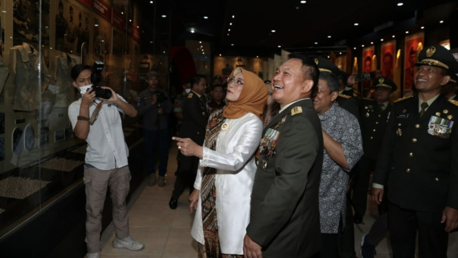 VIVA Militer: KSAD Jenderal TNI Dudung saat tinjau Museum Taruna Abdul Djalil