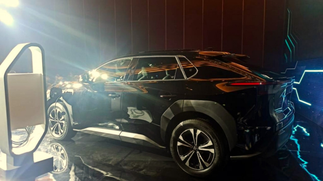 VIVA Otomotif: Peluncuran mobil listrik Toyota bZ4X di Indonesia