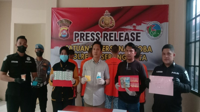 Polisi di Serang, Banten, mengungkap peredaran obat keras bebas diperjualbelikan