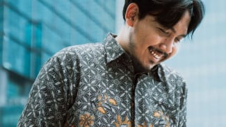 Batik Moderen Motif Kembang Jadi Tren Kekinian Anak Muda