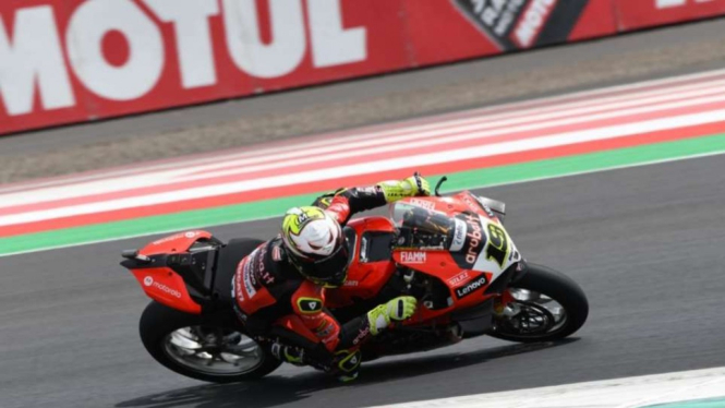 Pembalap Aruba.it Racing, Alvaro Bautista.