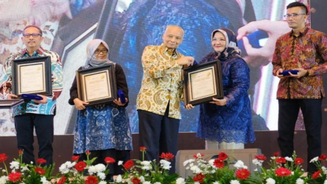 Guru Besar Fakultas Teknik Universitas Indonesia Prof. Dr. Ir. Riri Fitri Sari raih  Habibie Prize 2022