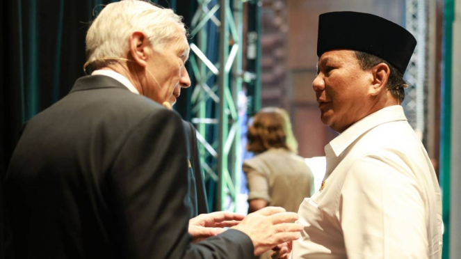 Mantan Komandan NATO Wesley Kanne Clark, Sr dan Menhan Prabowo Subianto saat acara G20.