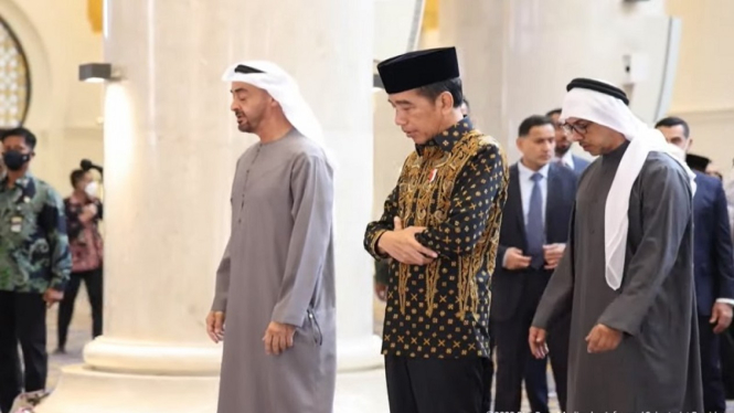 Presiden Jokowi bersama Presiden UEA Meresmikan Masjid Raya Sheikh Zayed Solo 