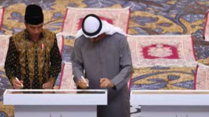 Tangkapan layar - Presiden RI Joko Widodo (kiri) dan Presiden UAE Mohammed Bin Zayed Al-Nahyan meresmikan Masjid Raya Sheikh Zayed di Surakarta, Jawa Tengah, Senin, 14 November 2022.
