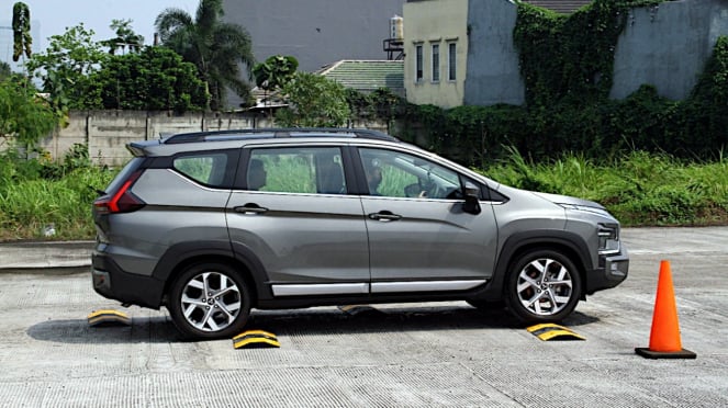 Viva OToMotif: Mitsubishi New Xpander Cross