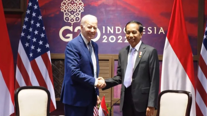 Presiden AS Joe Biden bertemu dengan Presiden Joko Widodo di KTT G20 Bali, Indonesia.