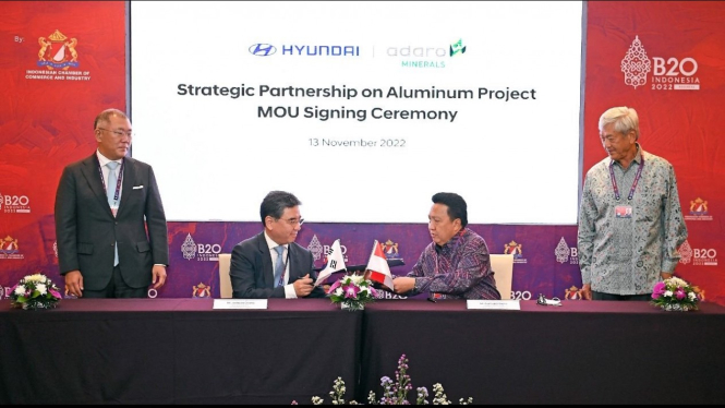 Penandatanganan MoU antara Hyundai Motor Company dan PT Adaro Minerals Indonesia untuk komitmen pengamanan ketersediaan aluminium.