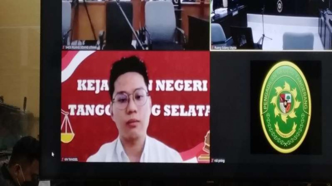 Sidang kasus Indra Kenz di Pengadilan Negeri Tangerang.