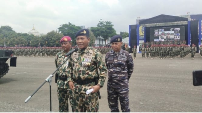 VIVA Militer: Wakasal Laksdya TNI Ahmadi Heri Purwono di Markas Korps Marinir