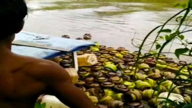Kapal pengangkut ratusan tabung gas elpiji 3 kilogram karam di Sungai Labura
