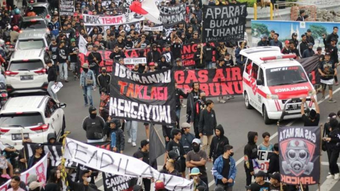 Demonstrasi Aremania di Kota Malang menuntut keadilan Tragedi Kanjuruhan