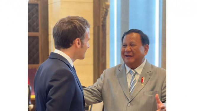 Momen akrab Presiden Prancis Macron dan Menhan RI Prabowo