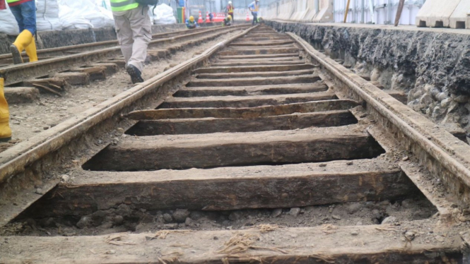 Penemuan rel trem zaman Belanda di proyek MRT Jakarta fase 2 CP-202 Harmoni