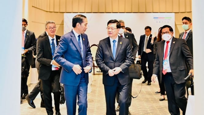 Presiden Jokowi dan Chief Executive Daerah Adminitrasi Khusus Hong Kong John Lee