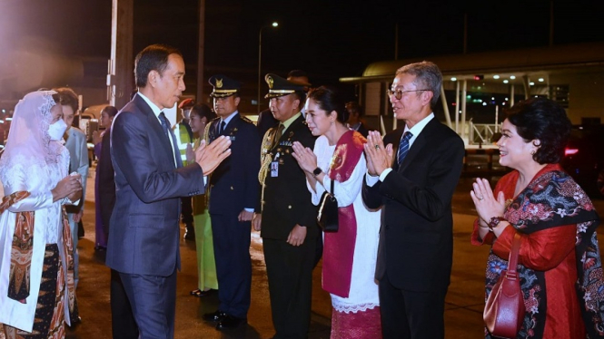 Presiden Jokowi di Bandara Internasional Suvarnabhumi Thailand