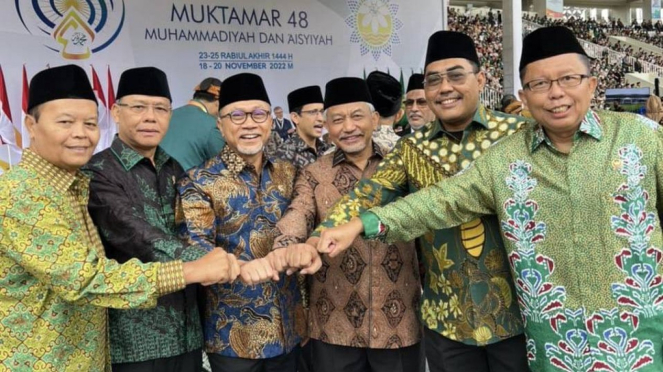 Ketum PAN Zulkifli Hasan dan petinggi parpol lain di Muktamar Muhammadiyah.