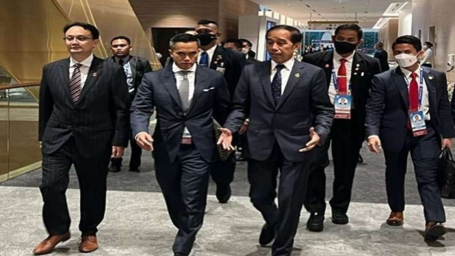 Presiden Jokowi dan Ketua Dewan Pertimbangan Kadin Anindya Bakrie