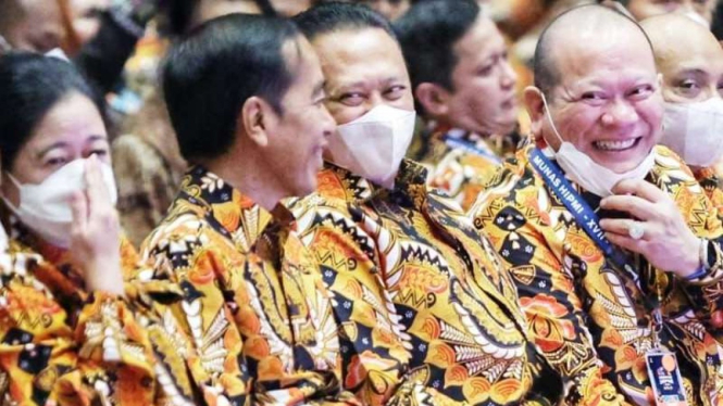 Presiden Jokowi bersama Bambang Soesatyo, Puan Maharani dan LaNayalla