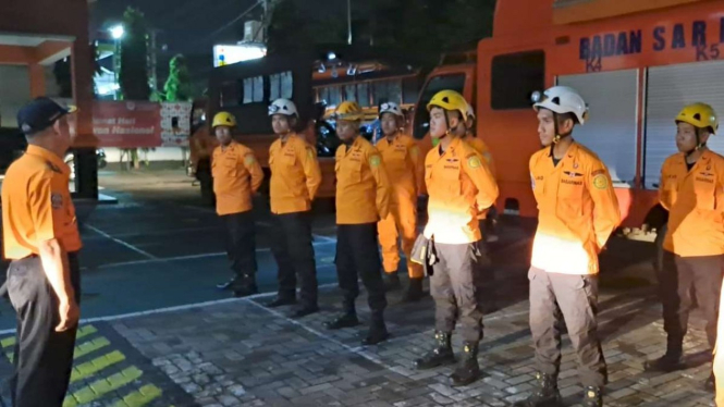 Tim Rescuer Kantor Pencarian dan Pertolongan Semarang diterjunkan ke Cianjur.