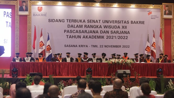 Wisuda Universitas Bakrie