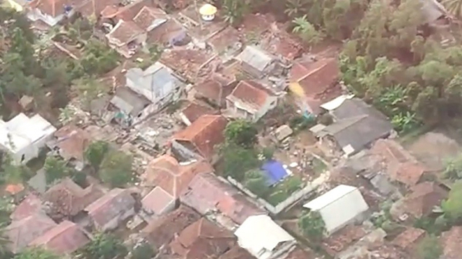 Pantauan udara helikopter Basarnas di wilayah terdampak gempa Cianjur