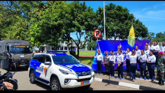 VIVA Militer: KSAL Yudo berangkatkan pasukan untuk bantu korban gempa Cianjur