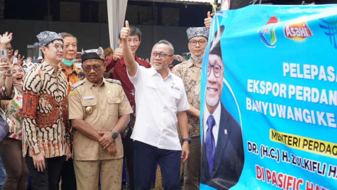 Mendag Zulkifli Hasan melepas ekspor produk ikan sarden dari Banyuwangi.