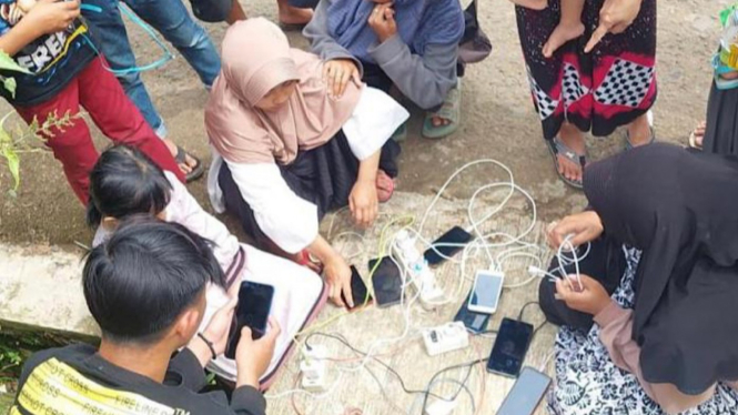XL Axiata sediakan layanan telepon dan SMS gratis untuk korban gempa Bumi Cianjur, Jawa Barat.