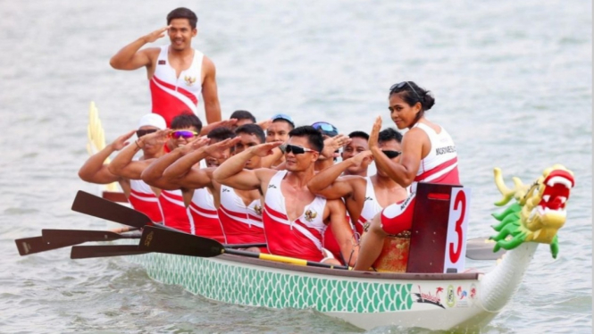 Timnas dayung Indonesia di Kejuaraan Dayung Perahu Naga Asia 2022.