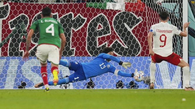 Lewandowski gagal penalti saat Meksiko vs Polandia di Piala Dunia 2022