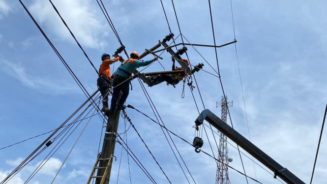 PLN pulihkan listrik pascagempa di Cianjur.