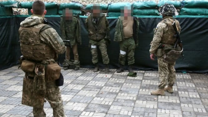 VIVA Militer: Tentara Rusia jadi tahanan perang militer Ukraina
