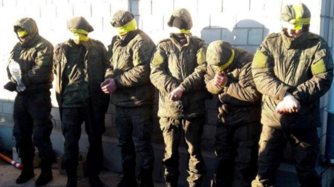 VIVA Militer: Tentara Rusia jadi tahanan perang pasukan Ukraina