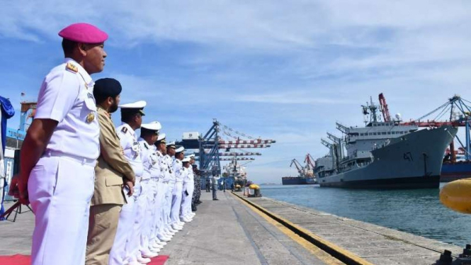 VIVA Militer: Danlantamal III sambut kedatangan 2 kapal perang Pakistan di JICT