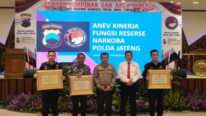 Bea Cukai Tanjung Emas berhasil meraih penghargaan dari Kapolda Jateng