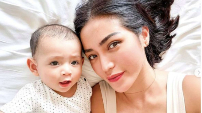 Jessica Iskandar dan baby Don