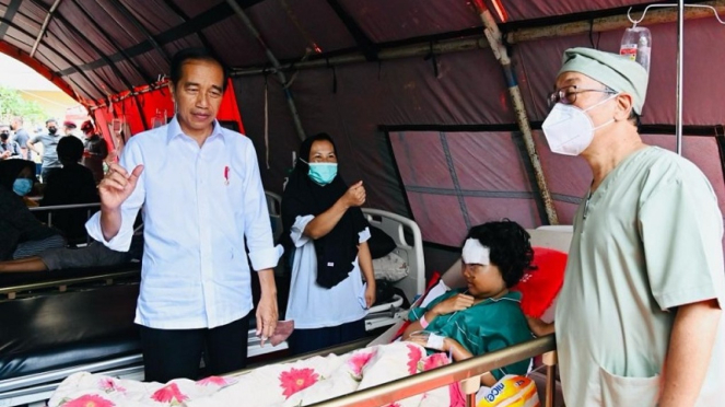 Presiden RI Joko Widodo mengunjungi korban gempa di Cianjur