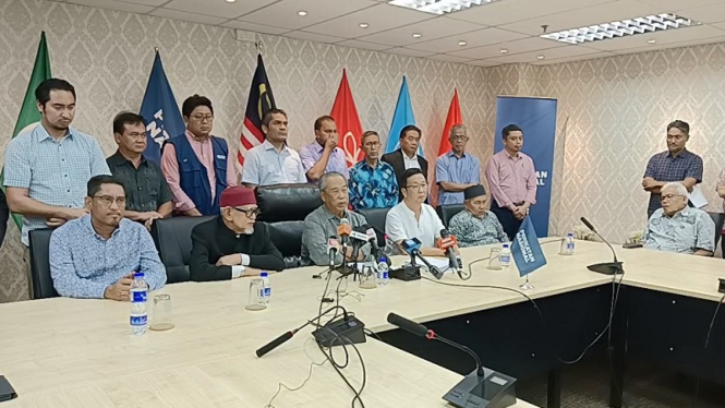 Ketua Perikatan Nasional Muhyiddin Yassin merespons pelantikan Anwar Ibrahim