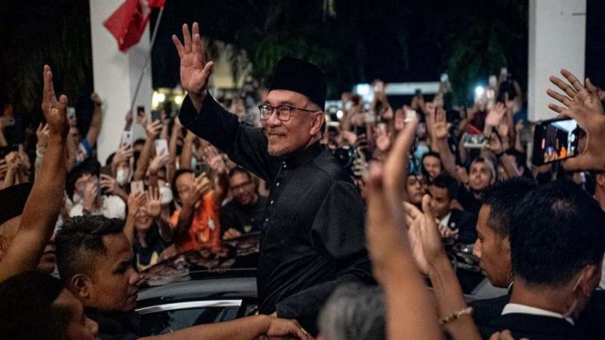 Anwar Ibrahim resmi diangkat sebagai Perdana Menteri Malaysia ke-10
