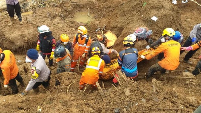 Basarnas menemukan korban tewas gempa Cianjur tertimbun longsoran tanah