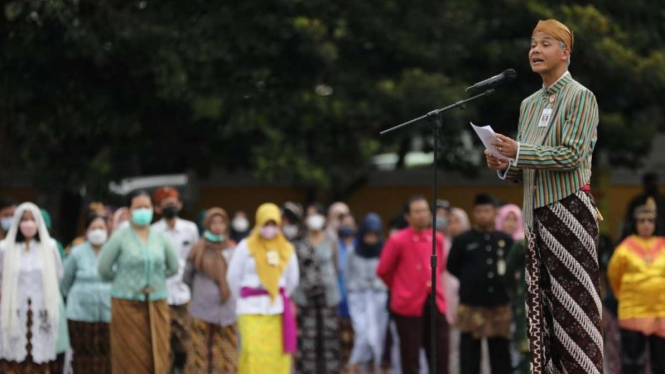 Upacara Hari Guru tingkat Jawa Tengah dipusatkan di Museum Ronggowarsito.