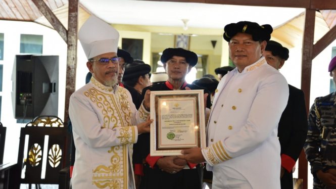 VIVA Militer: KSAL Dianugerahi Gelar Kehormatan dari Sultan Ternate