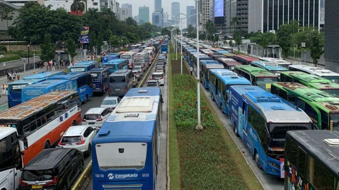 Kemacetan akibat acara Relawan Jokowi.