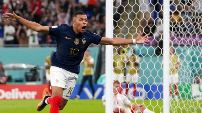 Striker Timnas Prancis, Kylian Mbappe rayakan gol