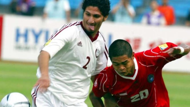 Timnas Indonesia saat menghadapi Qatar di Piala Asia 2004