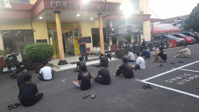 Sebanyak 14 pemuda di kawasan Kecamatan Neglasari, Kota Tangerang diamankan petugas Polres Metro Tangerang Kota, Polsek Neglasari, Minggu, 27 November 2022.