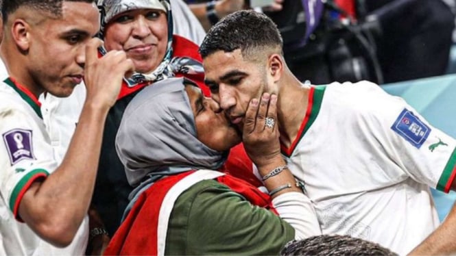 Pemain Timnas Maroko & PSG, Achraf Hakimi dan ibunya